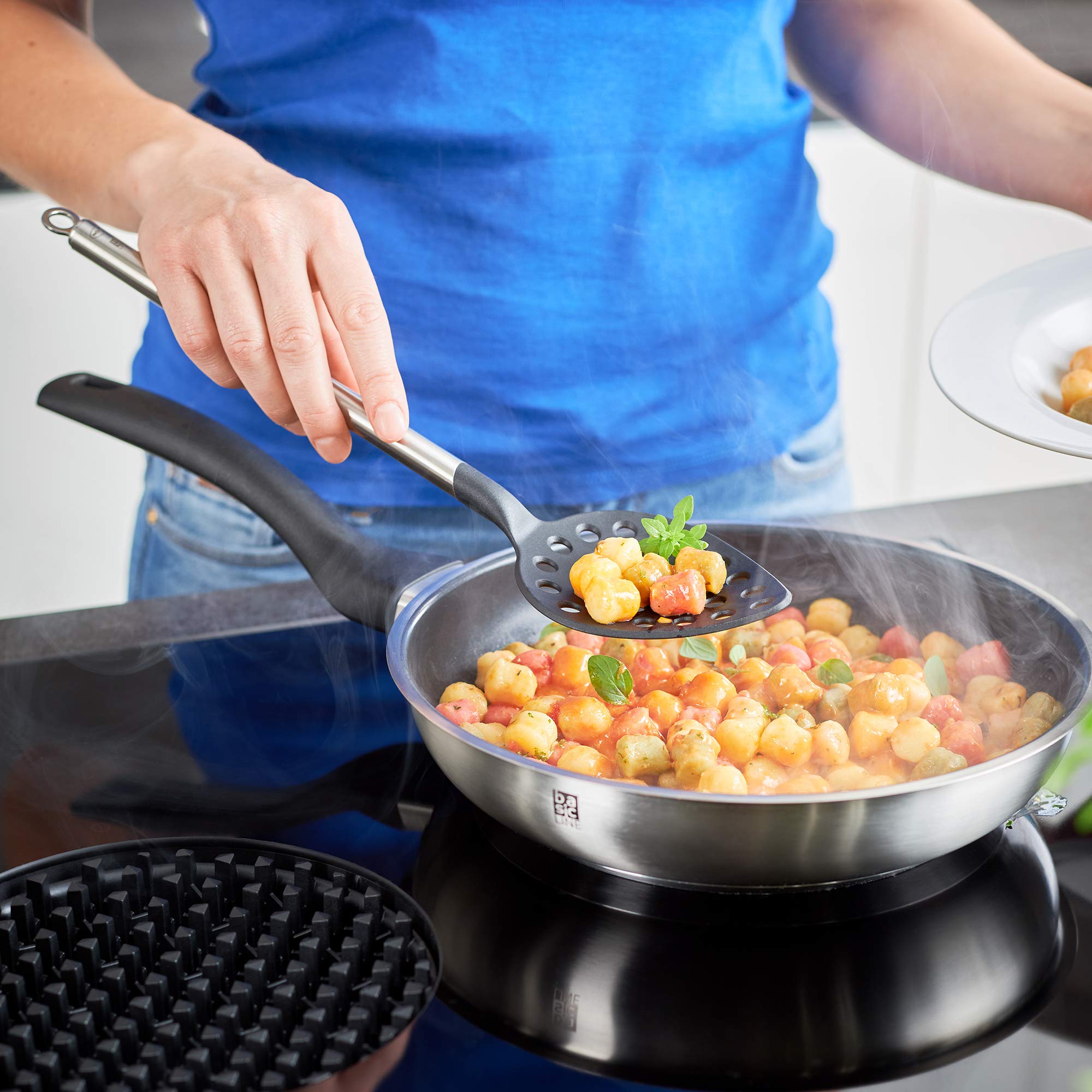 Rösle Basics Line Frying Pan with ProPlex Non-Stick Coating, 11-inch - Image 5