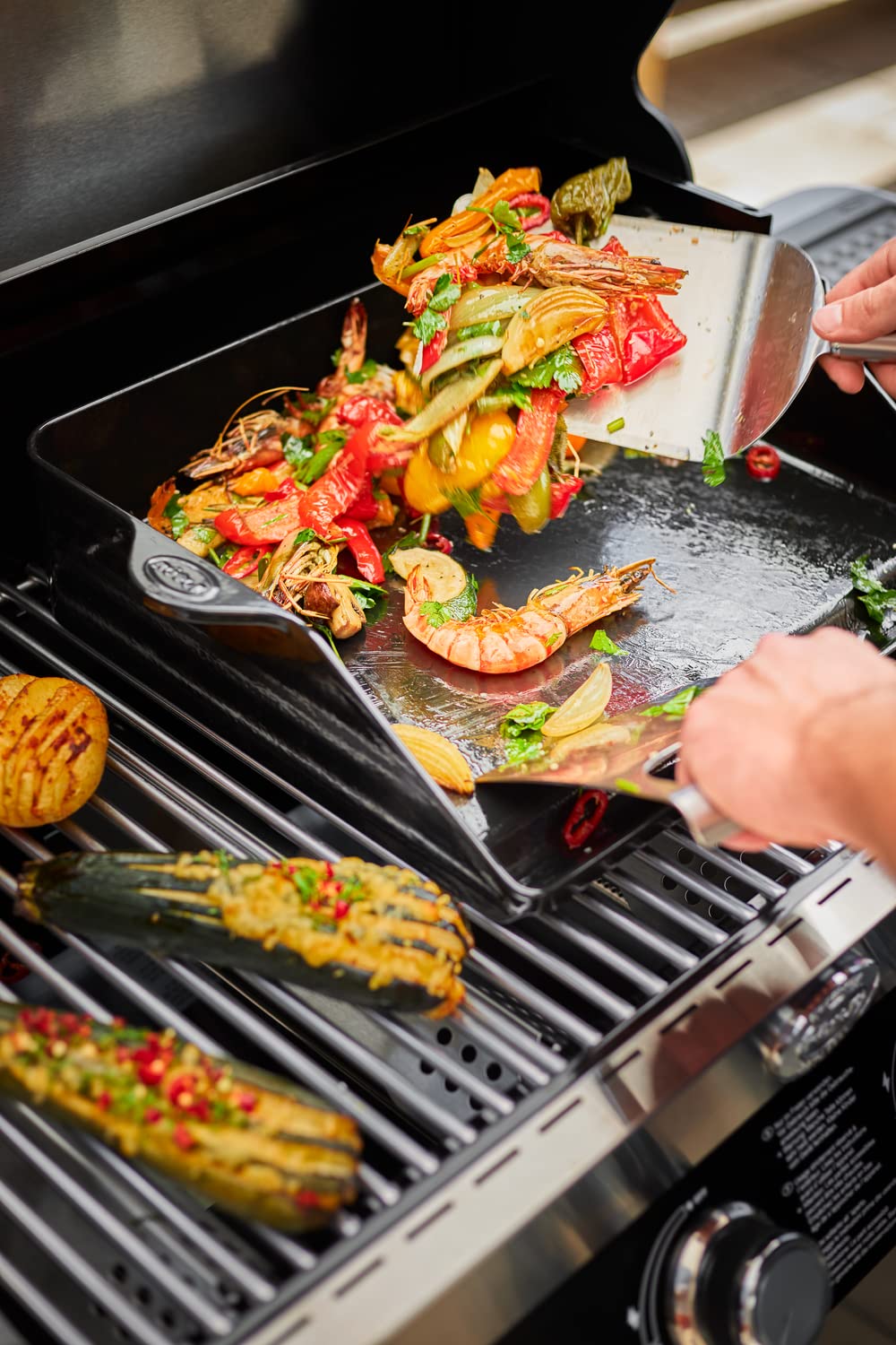 RÖSLE plancha Wide Spatula BBQ Spatula with Rounded Corners for Turning Meat and Vegetables, 18/10 Stainless Steel, Dishwasher Safe - Image 4