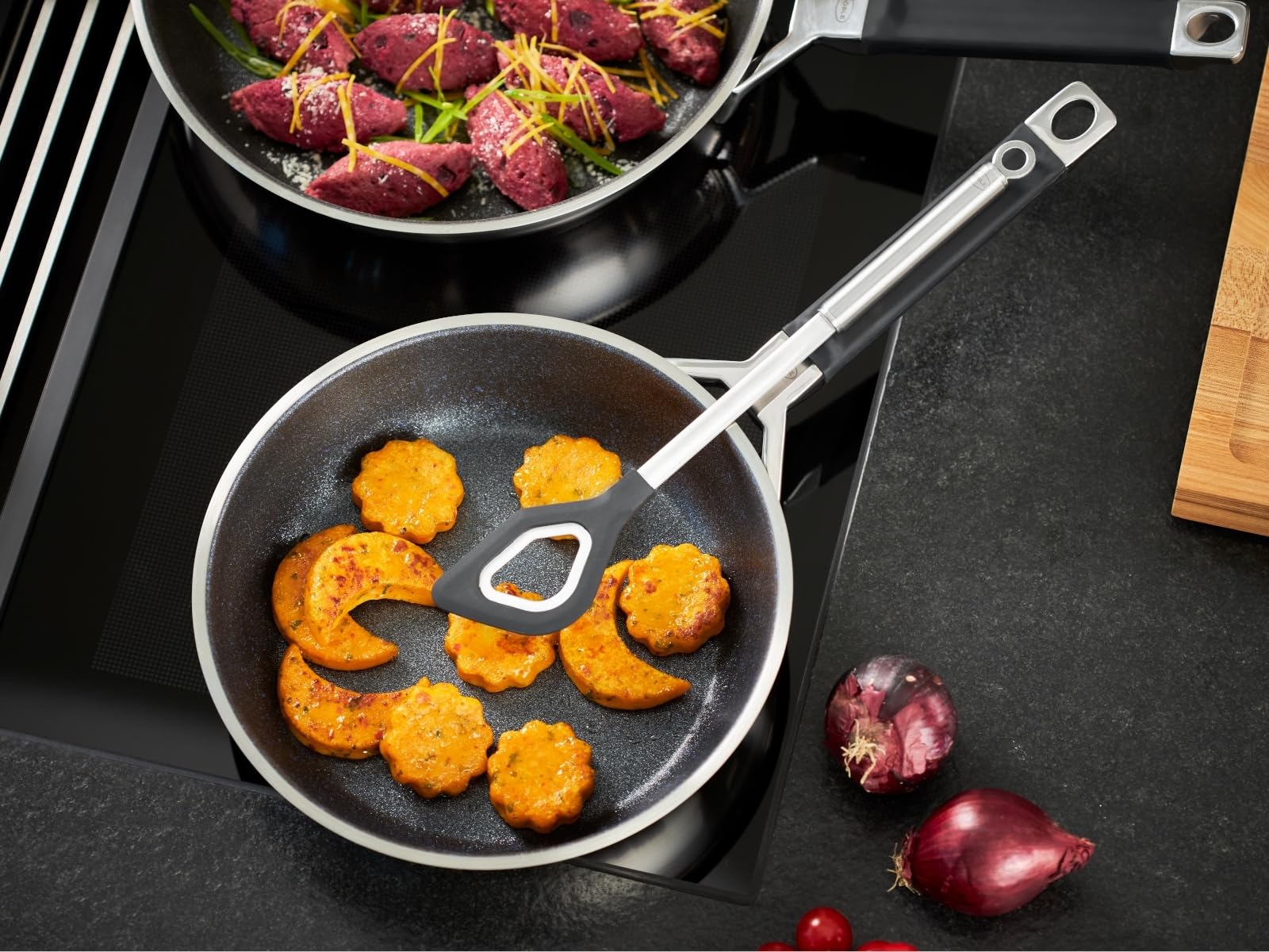 Rösle Silence Pro Frying Pan with Scratch-Resistant Premium Non-Stick Coating ProResist, Silicone Handle, 28 cm, 18/10 Stainless Steel, Suitable for Induction Cookers, Dishwasher Safe, Silver/Black - Image 3