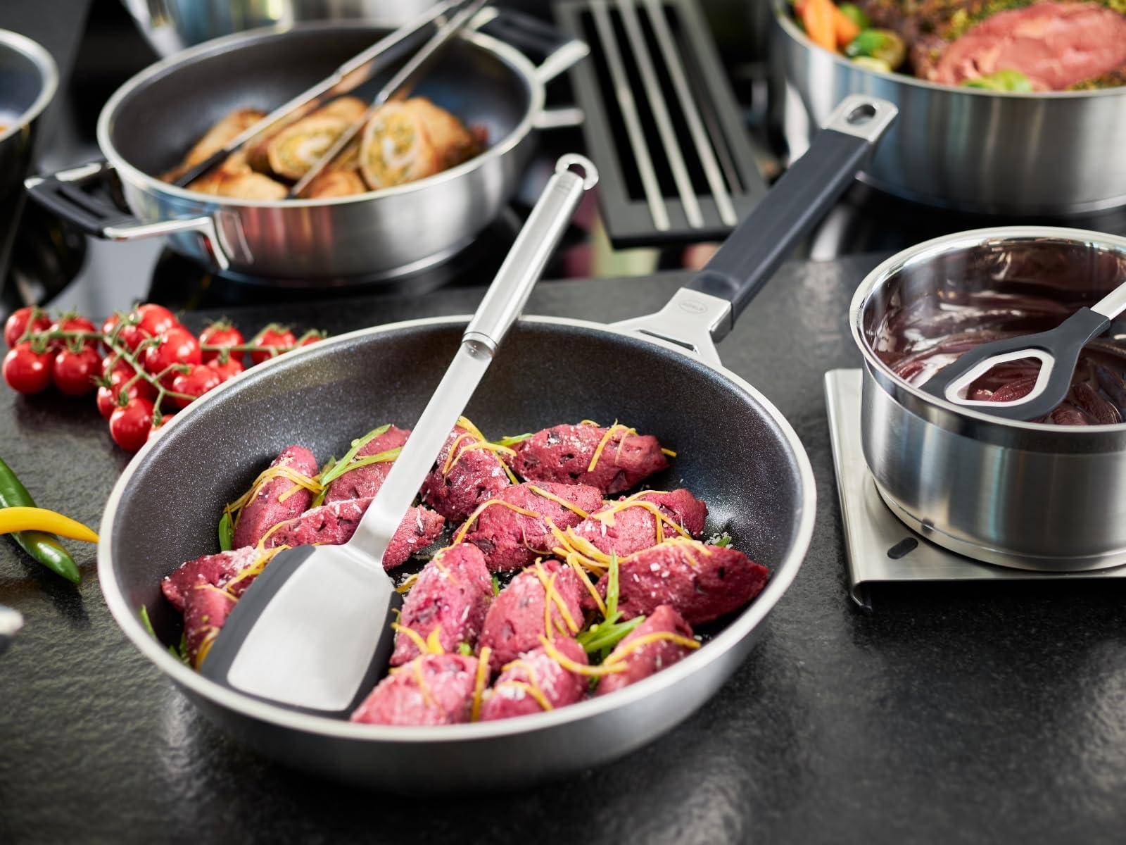 Rösle Silence Pro Frying Pan with Scratch-Resistant Premium Non-Stick Coating ProResist, Silicone Handle, 28 cm, 18/10 Stainless Steel, Suitable for Induction Cookers, Dishwasher Safe, Silver/Black - Image 4