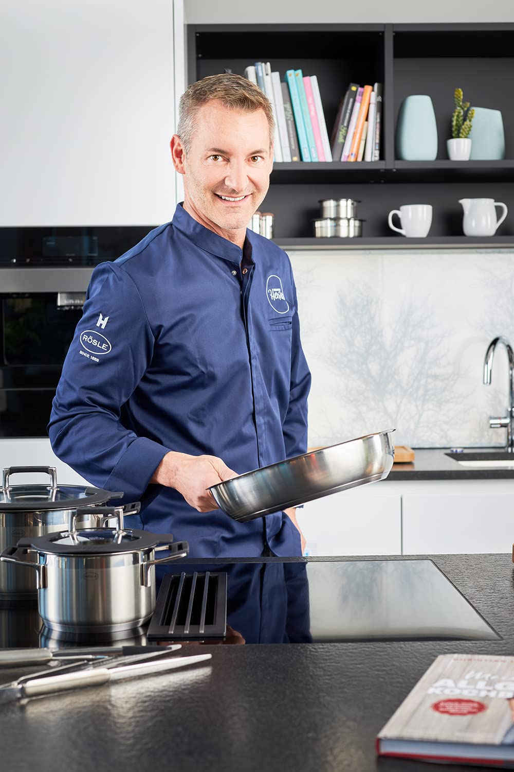 Rösle Silence Pro Frying Pan with Scratch-Resistant Premium Non-Stick Coating ProResist, Silicone Handle, 24 cm, 18/10 Stainless Steel, Suitable for Induction, Silver/Black - Image 6