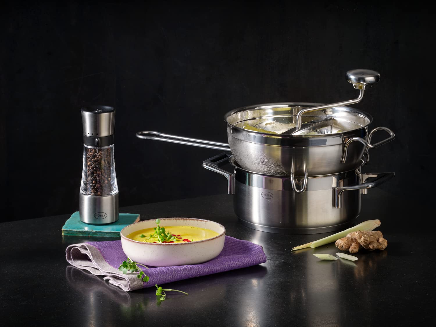 Rösle Stainless Steel Food Mill with Handle and 2 Grinding Disc Sieves, (16252) - Image 5