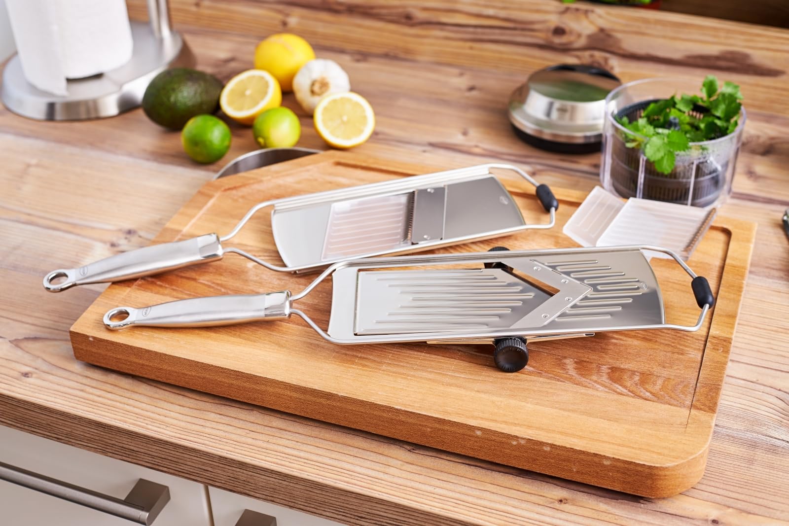 RÖSLE Supercut Slicer, V-Shaped Mandolin Slicer, 18/10 Stainless Steel Kitchen Utensil with 5 Cutting Thicknesses, Silicone Foot and Protective Cover for Vegetables or Fruits - 46cm - Image 4