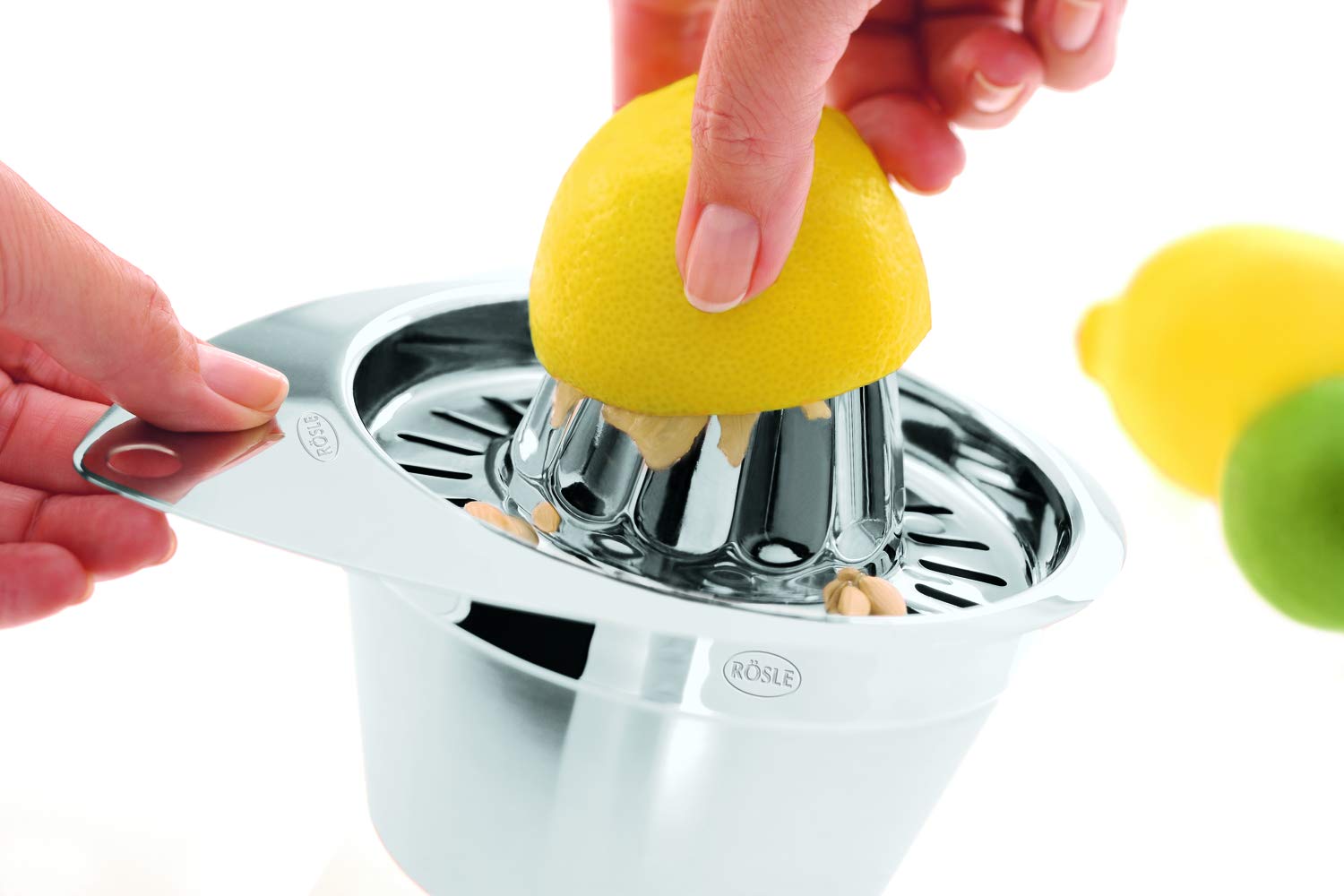 Rosle 12802 Stainless Steel Manual Citrus Lemon Reamer & Juicer with Strainer - Image 3