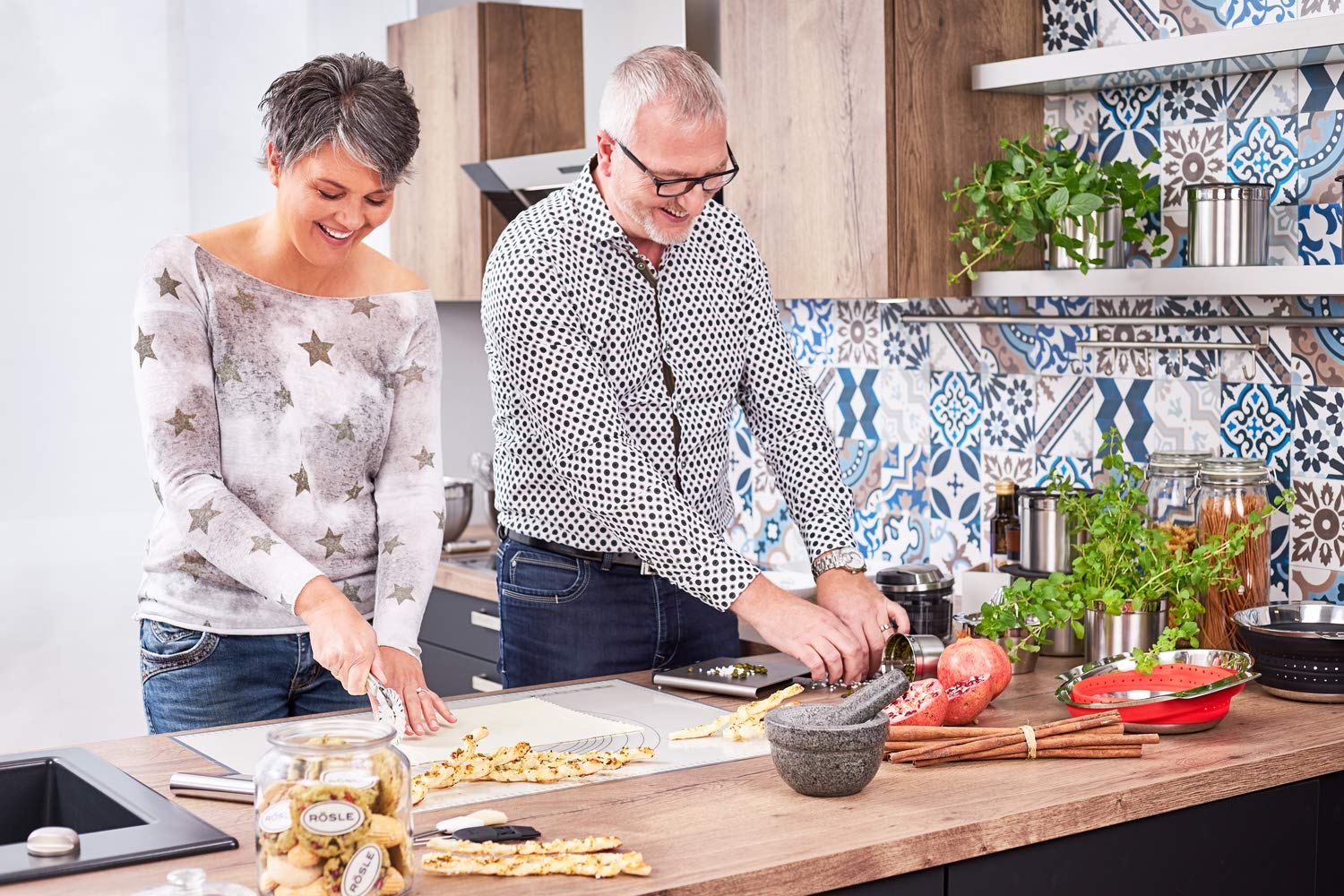 Rosle 12802 Stainless Steel Manual Citrus Lemon Reamer & Juicer with Strainer - Image 5