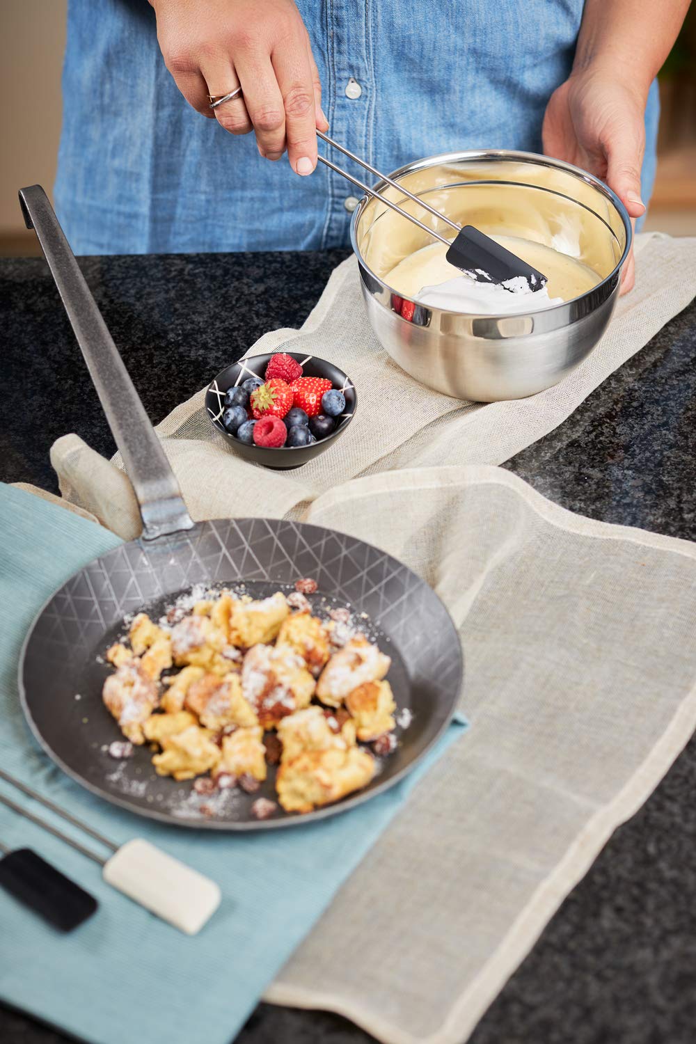 Rosle Stainless Steel & Silicone Flexible Spatula, 10.25-Inch, Black - Image 5